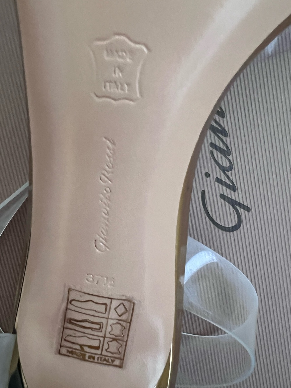 Gianvito Rossi Metropolis Glass Trasp Clear Gold Strappy Sandals Heels 37.5 37 7 - Picture 8 of 15